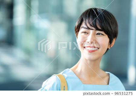 A casual business woman. 96531275