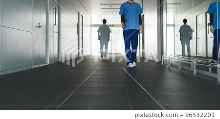 在醫療領域工作的男性員工 在醫療領域工作的男性員工 96532201