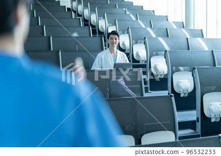 Male staff working in the medical field Male staff working in the medical field 96532233