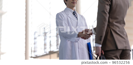 Male staff working in the medical field 96532256