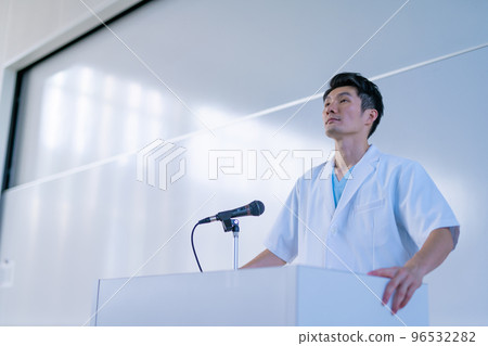 Male staff working in the medical field Male staff working in the medical field 96532282