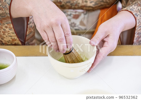 Woman making tea Matcha Tea party Tea ceremony Lessons Manners Image material 96532362