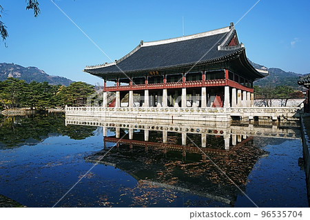 Autumn scenery of Gyeonghoeru Pavilion 96535704
