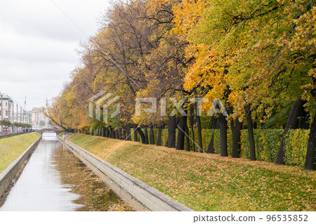 Swan Canal on a daytime. Saint-Petersburg in autumn 96535852