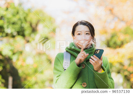 A woman in a coat and a mask Smartphone 96537130