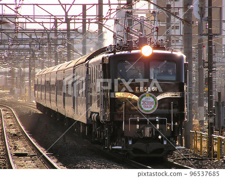 Group train "X'mas Train" towed by EF58-61 96537685