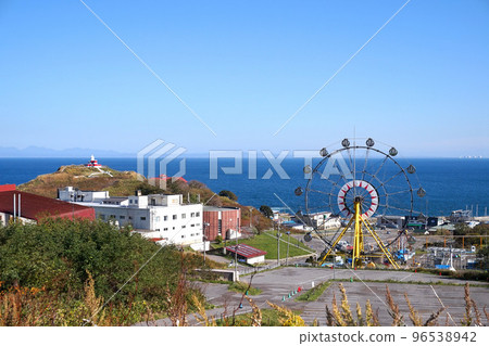 日和山燈塔和宿津的風景[北海道小樽市宿津] 96538942