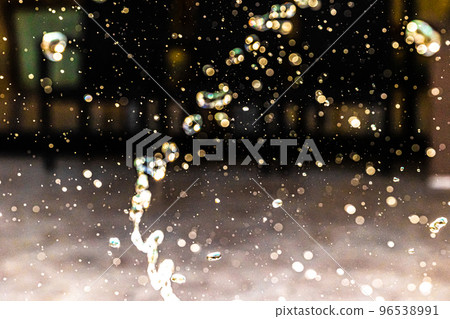 Slow motion image of the moment when the spray floats in the air 96538991