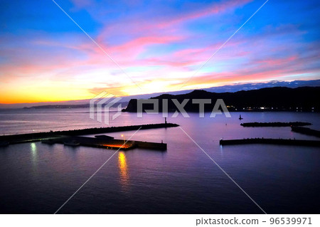 Evening view of Kominato fishing port in Chiba, part 1 96539971