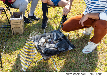Parents and children preparing for barbecue 96542843