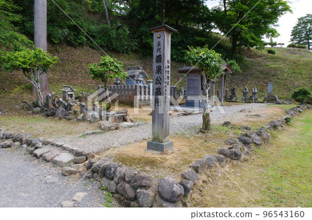 一乘谷朝倉氏遺跡、朝倉堂、朝倉義影墓 96543160