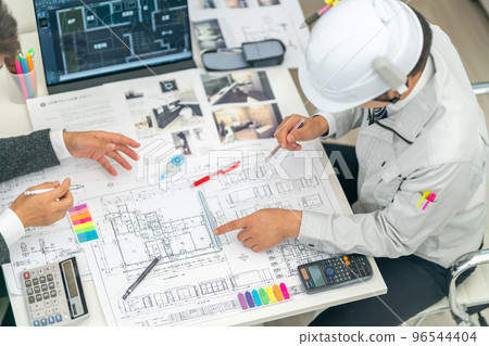 Site agent, construction supervisor, first-class architect, drawing meeting, construction site, design consultation, site regular meeting 96544404