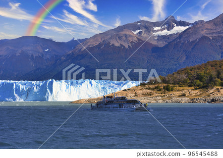 Perito Moreno glacier landscape in Patagonia 96545488