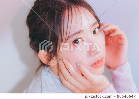 年輕女子的自然美 96546647