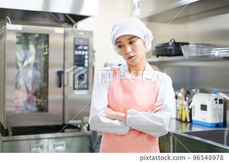 年輕女廚師(焦慮) 年輕女廚師(焦慮) 96548978