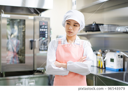 年輕女廚師(焦慮) 年輕女廚師(焦慮) 96548979