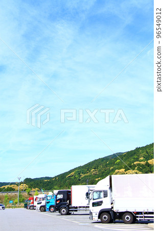 長筱Shitaragahara停車場的風景擠滿了許多卡車 96549012