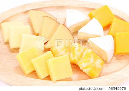 Cheese Platter Hors D'oeuvre Gouda Red Cheddar Camembert Bright Background 96549076