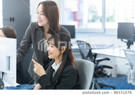 Business woman working in the office 96551876