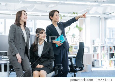 Business woman working in the office 96551884
