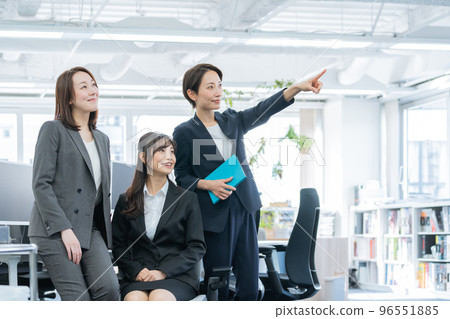 Business woman working in the office 96551885