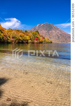 “栃木縣”秋天的陽光，Mancho山和Haccho dejima的秋葉“從中禪寺湖” 96552499