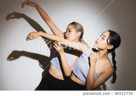 舞者雙胞胎姐妹 舞者雙胞胎姐妹 96552750