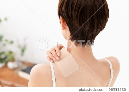 A woman applying a poultice 96553380