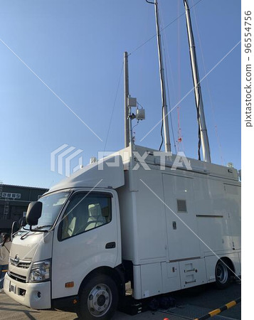 Mobile base station vehicle (Hino Dutro) 96554756