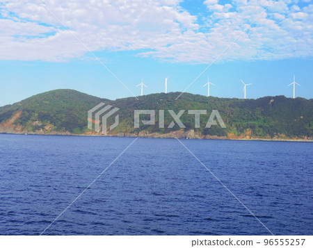 從海上看到的定崎半島（愛媛縣） 96555257