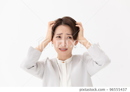Woman holding her head white background 96555437
