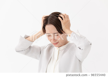 Woman holding her head white background 96555440