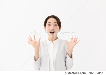 驚訝的女人白色背景 驚訝的女人白色背景 96555854