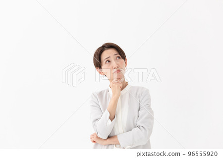 擔心的女人白色背景 96555920