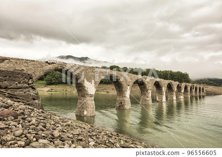 額平湖陶秋別川大橋 96556605