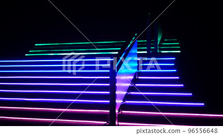 對通往江戶櫻花隧道的彩虹色階梯印象深刻 96556648