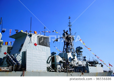 加拿大海軍巡洋艦溫尼伯 FFH-338 WINNIPEG 加拿大海軍橫須賀 96556886