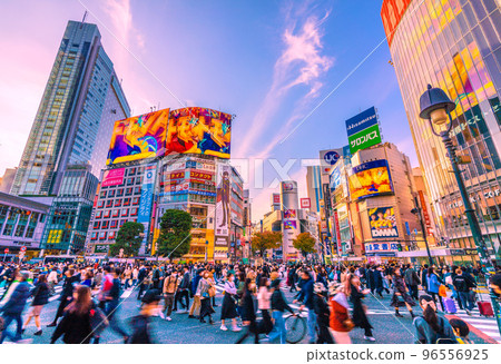 Tokyo cityscape in Japan BQ.1.1 ... Mask blind faith ... Lack of ventilation, another infection explosion is inevitable ... = November 19, Shibuya 96556925