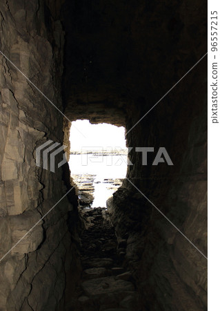 從 Torige 洞穴內部 96557215