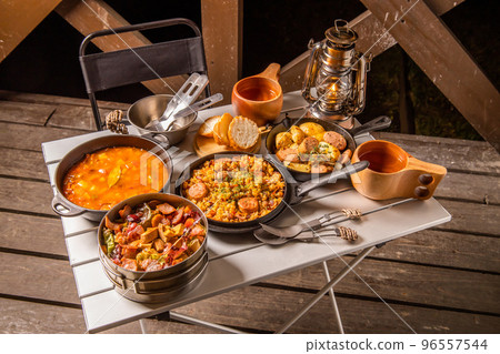 Outdoor cuisine Outdoor lunch at the cottage 96557544