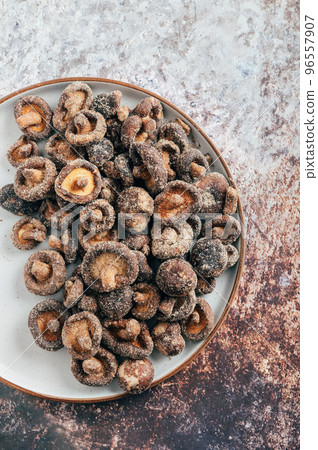 Shiitake Mushroom Crisps Shiitake Mushroom Crisps 96557907