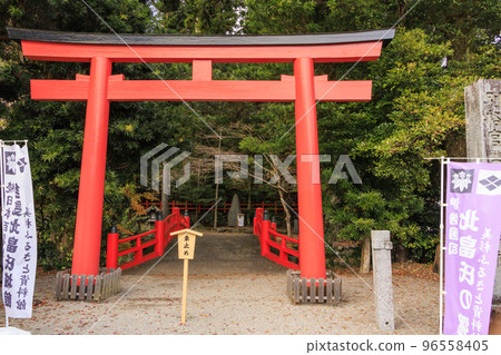 Kitabatake Shrine and Kitabatake House Ruins Garden in full bloom of autumn leaves 96558405