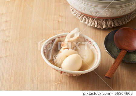 Oden divided into bowls 96564663