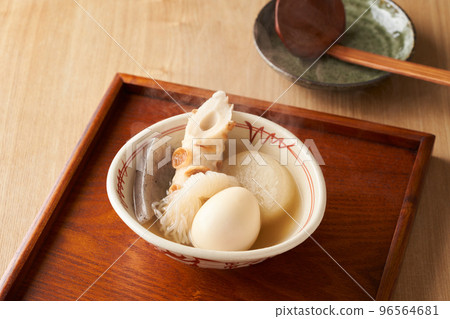 Oden divided into bowls 96564681