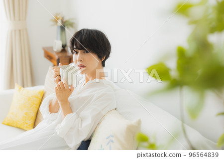 Living ladies 96564839