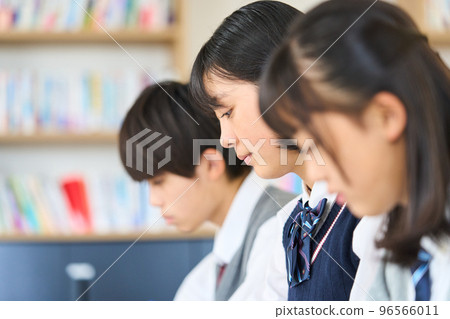 初中生學習 96566011