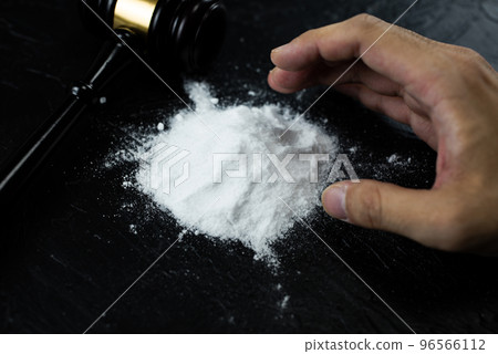 有毒的白色粉末 有毒的白色粉末 96566112