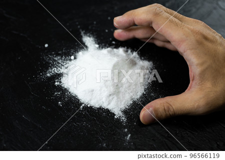Toxic white powder 96566119