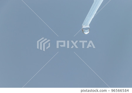 liquid dripping from the tip of the tube liquid dripping from the tip of the tube 96566584