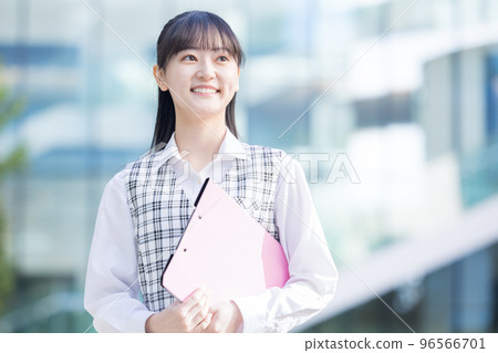 身穿醫療職員制服的女性肖像攝影合作“LINK FOREST” 96566701